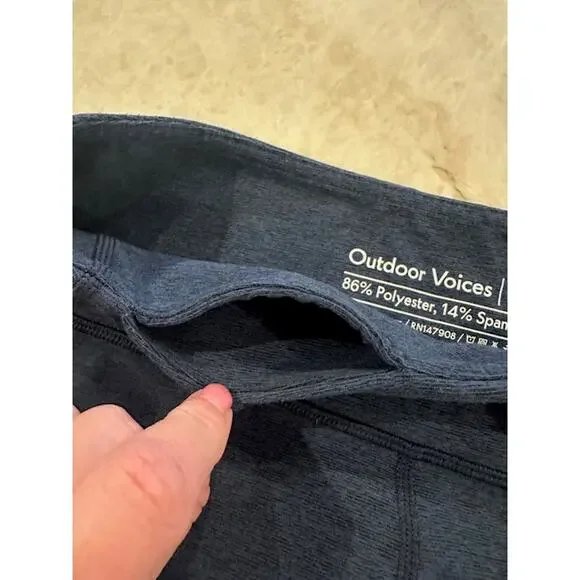 Outdoor Voices 3/4 Leggings Size: Medium Color: Blue - Picture 6 of 6